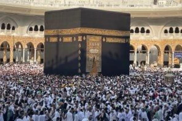 معتمر
تونسى
يستعيد
بصره
أثناء
أدائه
مناسك
العمرة
أمام
الكعبة
المشرفة..
فيديو