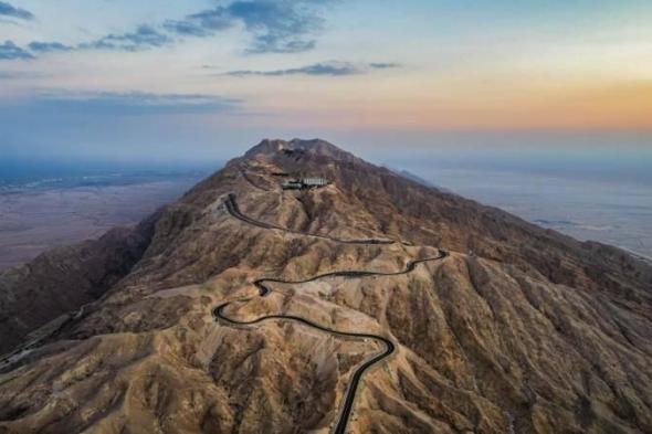 بـ0.9
      درجة..
      جبل
      جيس
      يسجل
      أقل
      حرارة
      في
      الإمارات