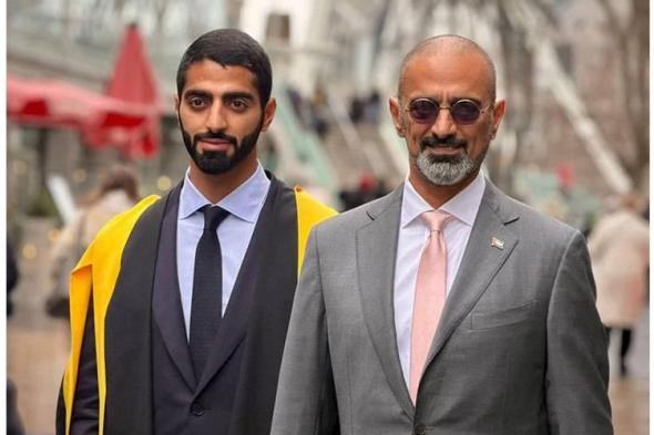 عمار
      بن
      حميد
      يحتفي
      بنيل
      حميد
      بن
      عمار
      الماجستير
      من
      «كينغز
      لندن»