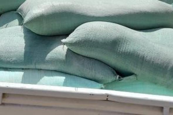 الأمن
يضبط
أطنانًا
من
الدقيق
المدعم
في
السوق
السوداء