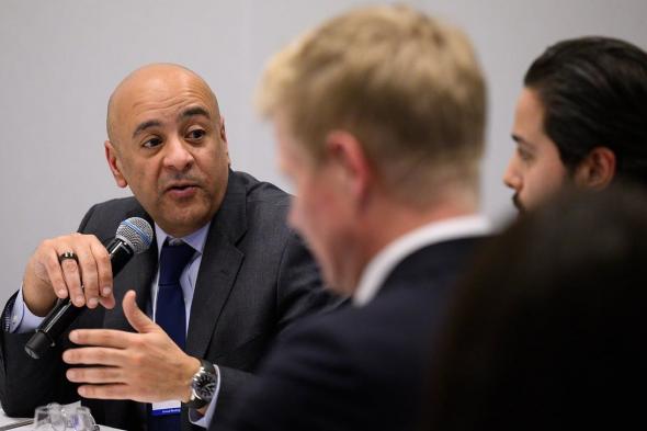 «البديوي»
    يؤكد
    أهمية
    الحوار
    والتكامل
    لضمان
    استقرار
    وأمن
    المنطقة
    والعالم
    في
    ظل
    التحولات
    الإقليمية
    والدولية