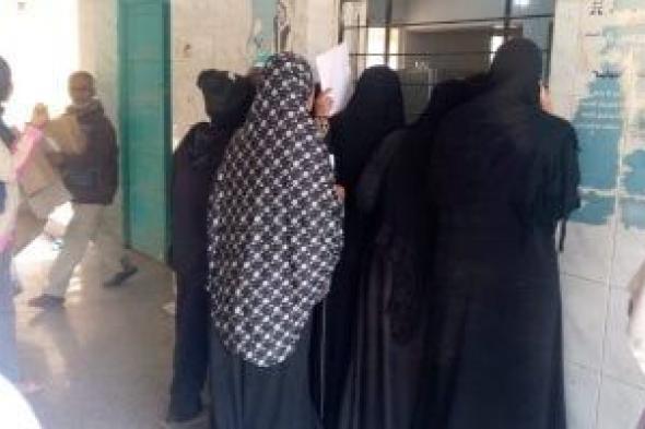 الكشف
على
473
مواطنا
في
قافلة
طبية
مجانية
بقرية
البحري
قمولا
فى
نقادة