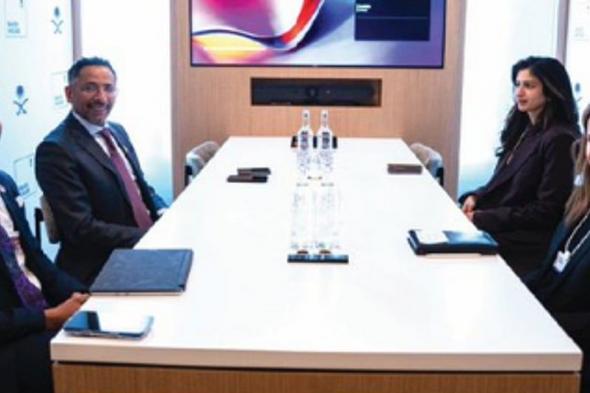 على
    هامش
    "دافوس
    2026"..
    وزير
    الصناعة
    يبحث
    الفرص
    المشتركة
    في
    التصنيع
    المتقدّم
    مع
    شركات
    عالمية 