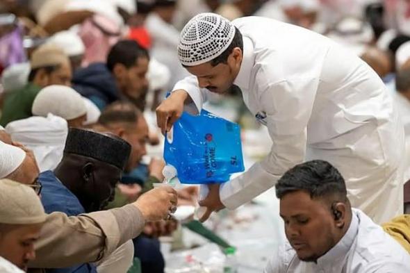 متحدث
    «الشؤون
    الإسلامية»:
    منع
    جمع
    التبرعات
    داخل
    المساجد
    لغرض
    تفطير
    الصائمين
    أو
    أعمال
    الصيانة