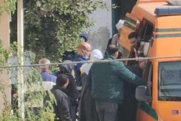 النيابة
تأمر
بتشريح
جثامين
أم
و4
أبناء
لقوا
مصرعهم
بشقتهم
فى
شبرا
الخيمة