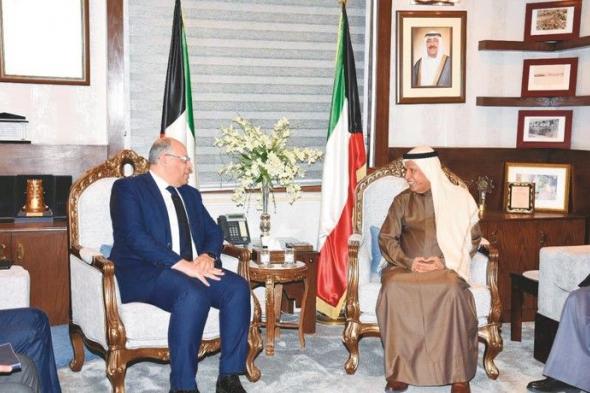 الفضالة
      يبحث
      مع
      السفير
      المصري
      موضوعات
      مشتركة