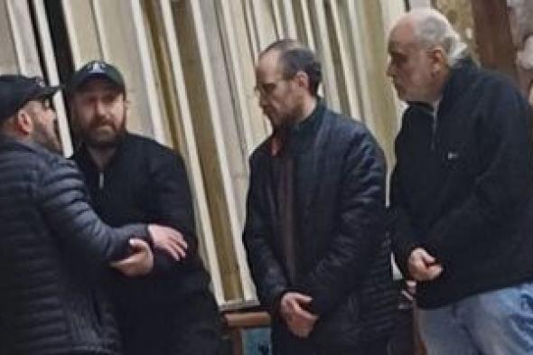 أحمد
السقا
يقدم
واجب
العزاء
فى
والدة
نضال
الشافعى..
صور