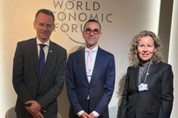 وزير
الاستثمار
يبحث
مع
"يارا"
الدولية
مشروعات
الهيدروجين
الأخضر
فى
مصر