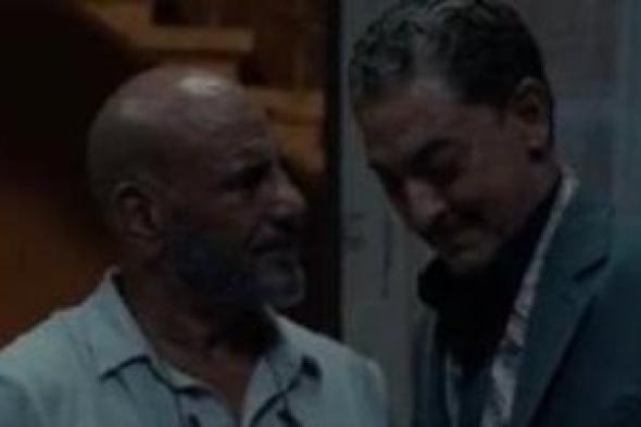 وصلة
هزار
بين
فتحى
عبد
الوهاب
ومحمد
لطفى
على
هامش
مسلسل
بطل
العالم