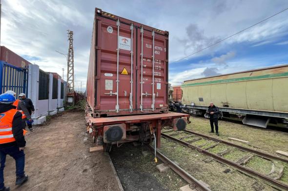 إعطاء
إشارة
إعادة
إطلاق
قطار
نقل
الحاويات
بميناء
عنابة