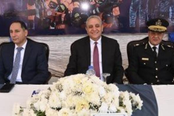 محافظ
الغربية
يضع
إكليل
زهور
على
النصب
التذكاري
تكريما
لذكرى
الشهداء