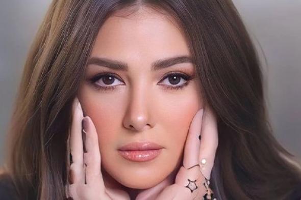 دنيا
سمير
غانم
ترد
على
فنان
شهير
وتكشف
كواليس
تصريحاته
عنها