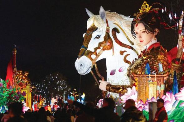 أضواء الفوانيس تستقبل «عام الحصان» في الصين