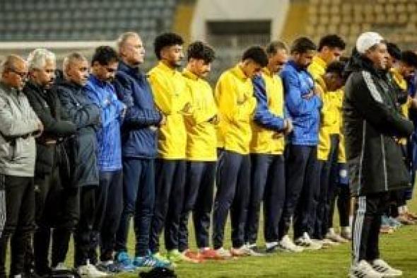 طارق
العشرى
يبدأ
مشواره
مع
الإسماعيلى
بسجدة
ودعاء..
صورة