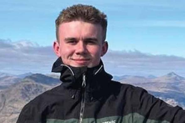 مشجع
      يحصل
      على
      تعويض
      بسبب
      فريق
      «العرب»