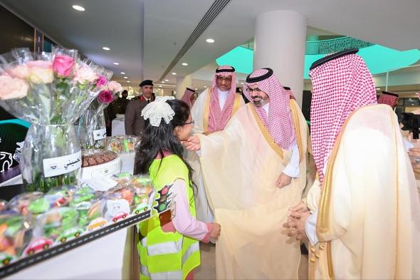 بالصور..
    نائب
    أمير
    جازان
    يُدشِّن
    انطلاقة
    مؤتمر
    ومعرض
    السلامة
    المرورية
    الأول
    بالمنطقة