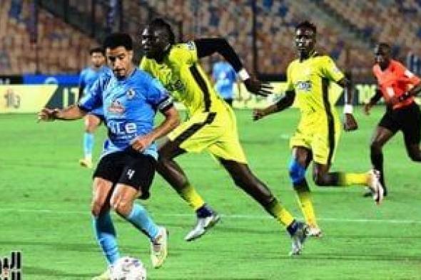عمر
جابر
يساند
لاعبى
الزمالك
أمام
المصرى
باستاد
برج
العرب