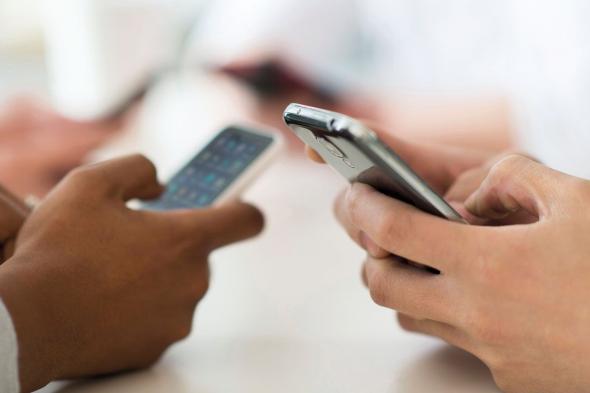 رئيس الجمارك المصرية يحسم الجدل حول إعفاء الهواتف القادمة من الخارج