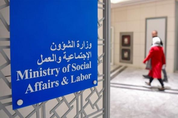 «الشؤون»:
      لا
      تصديق
      لعقود
      «البنشر»
      و«الصيدلية»
      بالجمعيات
      إلا
      بعد
      التفتيش
      الميداني