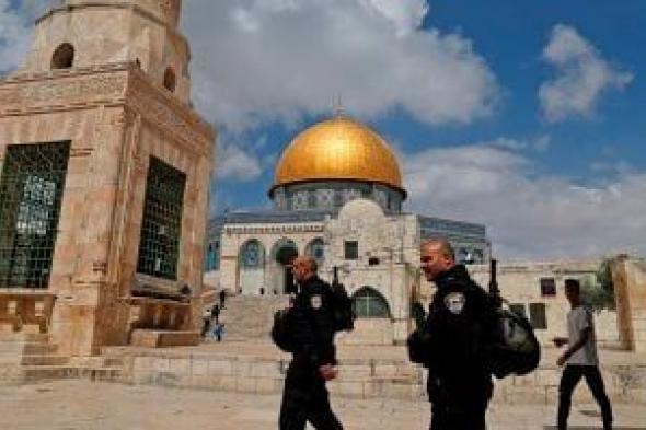 مستوطنون
يقتحمون
باحات
المسجد
الأقصى