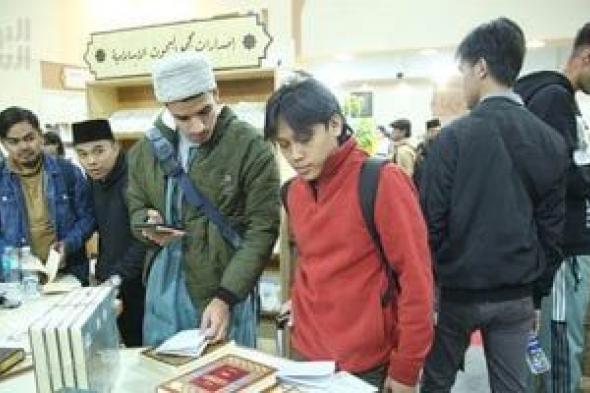 حب
النبي
والوطن
يجمع
زوار
معرض
الكتاب..
وجناح
الأزهر
يشهد
تزايد
الإقبال