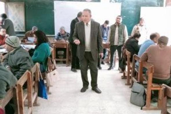 وكيل
تعليم
أسيوط
يتابع
أعمال
تقدير
درجات
الشهادة
الإعدادية