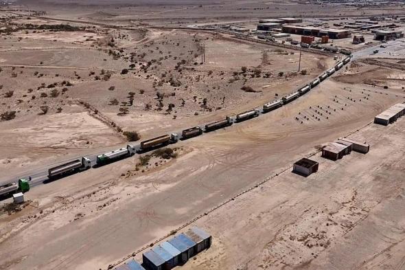 البرنامج
    السعودي
    لتنمية
    وإعمار
    اليمن
    يبدأ
    في
    إيصال
    المشتقات
    النفطية
    لمحطات
    توليد
    الكهرباء