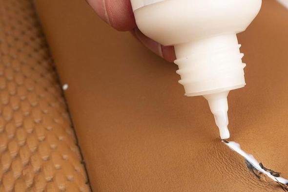 حلول للأسطح الجلدية المتشققة في السيارة.. فعّالة وسهلة التطبيق