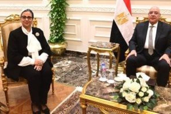 رئيس
المجلس
القومي
للمرأة
تقدم
التهنئة
للمستشار
هشام
بدوي
رئيس
مجلس
النواب