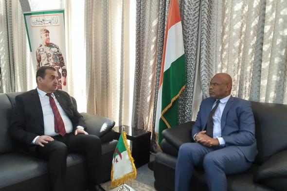 عرقاب
يتحادث
بنيامي
مع
نظيره
النيجري
ويؤكد..