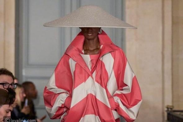 مجموعة Jacquemus خريف 2026-2027: حين تتحول الثمانينات إلى مسرح فاخر