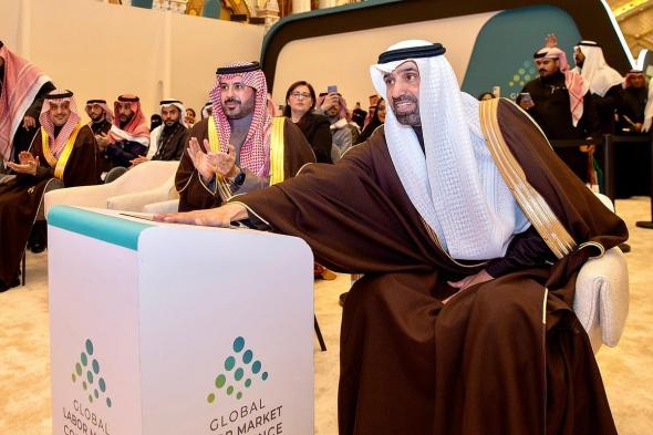 وزير
    الموارد
    البشرية
    يدشن
    مبادرة
    الإرشاد
    المهني
    الشامل