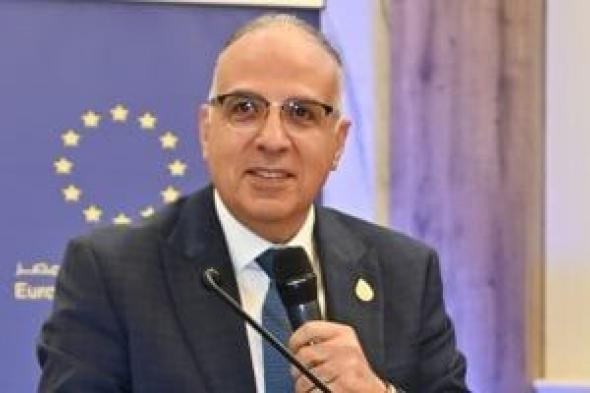 "الري"
تواصل
العمل
على
مسارات
نقل
مياه
مصرف
بحر
البقر