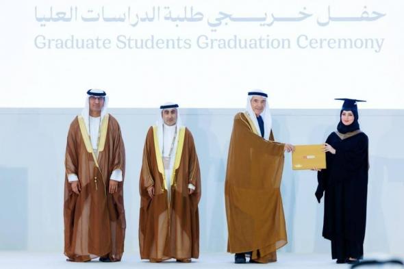 جامعة
      الإمارات
      تنظّم
      حفل
      تخريج
      طلبة
      الدراسات
      العليا