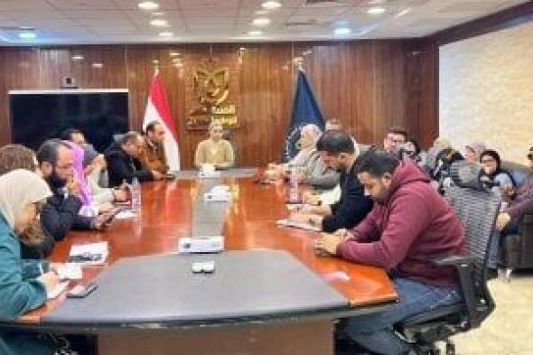 نائب
مدير
الرعاية
الصحية
ببورسعيد
تشدد
على
الالتزام
بأساور
تعريف
المرضى