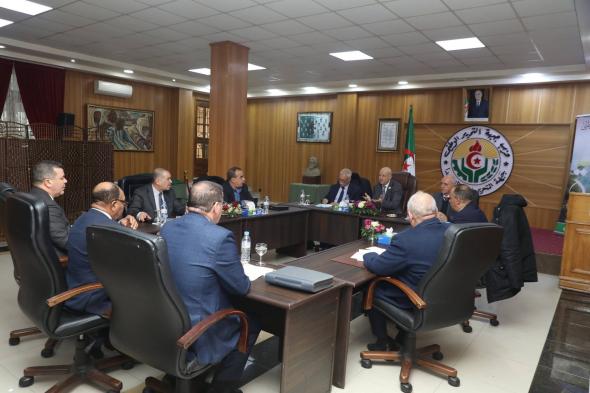 اجتماع
لأحزاب
الأغلبية
لبلورة
مقترحات
حول
التعديل
التقني
للدستور
وقانون
الانتخابات