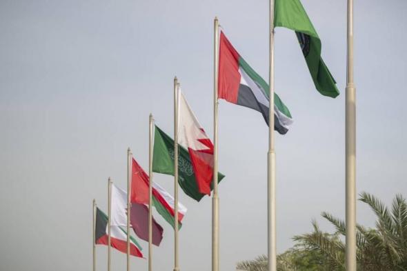 فيتش:
      استقرار
      أرباح
      الشركات
      الخليجية
      مدعوم
      بإنفاق
      البنية
      التحتية
      والطاقة
      في
      2026