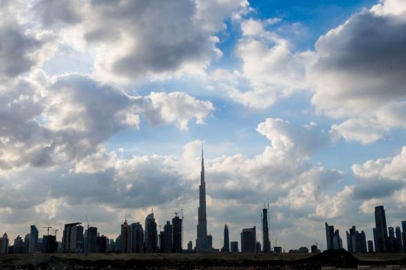 طقس الإمارات غداً.. صحو غائم جزئياً رطب ليلاً
