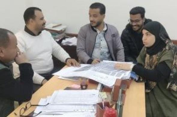 محافظ
قنا:
سرعة
الإنجاز
أولوية
في
ملف
التراخيص