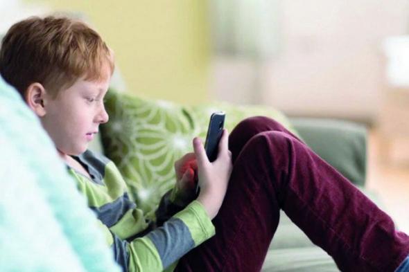 فرنسا تقر حظر استخدام وسائل التواصل الاجتماعي لمن هم دون 15 عاما