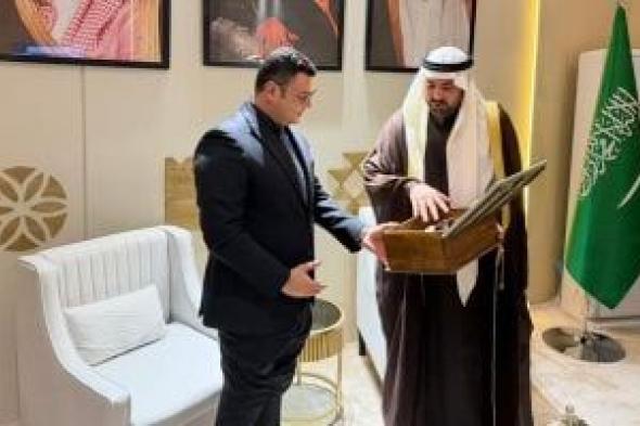 وزير
الإسكان
يتفقد
أجنحة
معرض
إيفات
السعودية
لبحث
توطين
التكنولوجيا