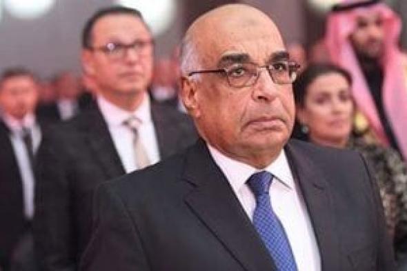 المستشار
حسين
مدكور
يكرم
عددا
من
رؤساء
هيئة
قضايا
الدولة
ونوابهم
السابقين