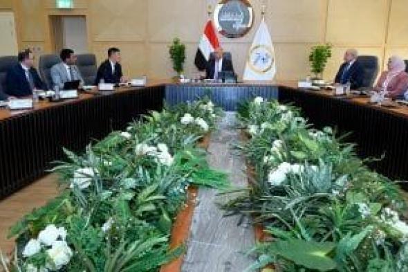 كامل
الوزير
يؤكد
ضرورة
توسع
المصانع
الجديدة
فى
استخدام
الطاقة
الشمسية