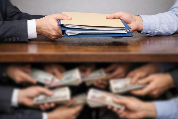 «جزاء الفجيرة» تدين 44 متهماً بعرض وتلقي رشى مقابل تزوير عقود