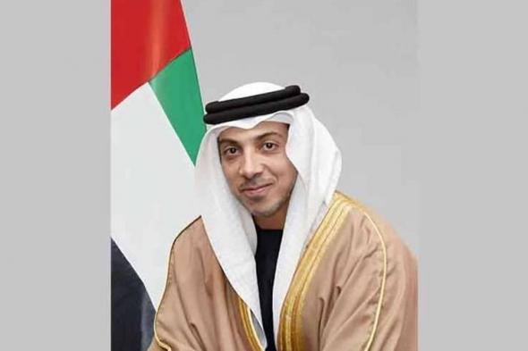 منصور
      بن
      زايد
      ومبعوث
      رئيس
      بيلاروسيا
      يبحثان
      علاقات
      التعاون
      وسبل
      تنميتها