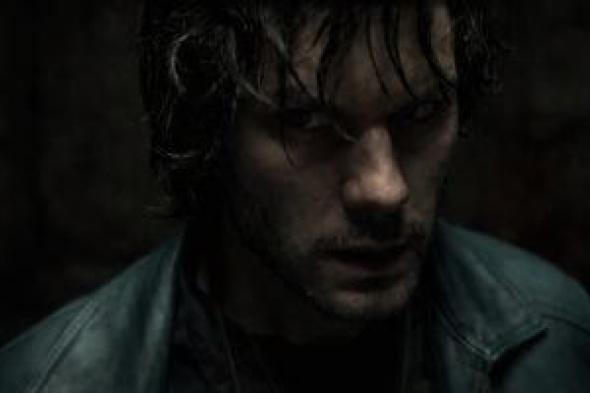 جيريمي
إيرفاين
يكشف
كواليس
تعافيه
من
تأثير
تصوير
Return
to
Silent
Hill