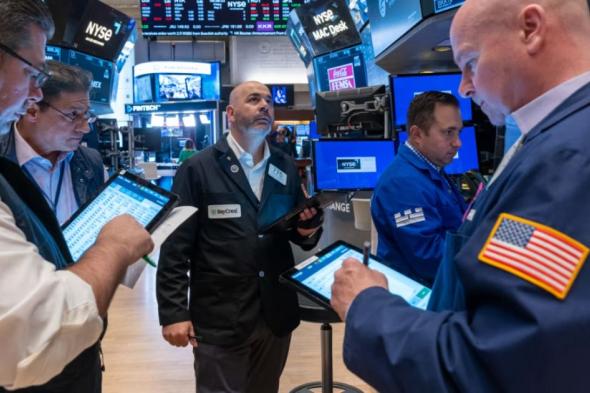 «وول
      ستريت»
      تتباين
      وتترقب
      قرار«الفائدة»
      الليلة