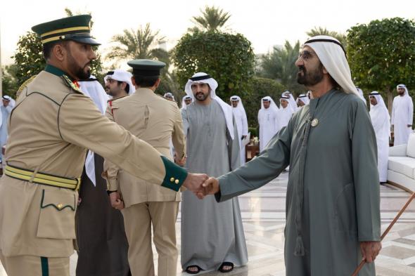 محمد بن راشد يلتقي أوائل أكاديمية شرطة دبي