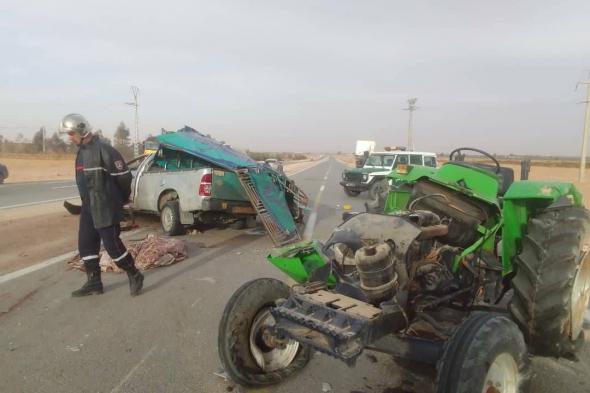 قتيل
و10
جرحى
إثر
اصطدام
سيارة
بجرار
في
ورقلة