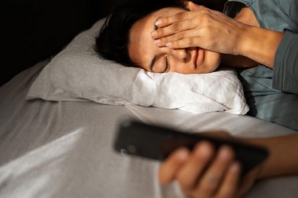 دراسة
مفاجئة..
النوم
بدون
وسادة
قد
يحمي
عينيك
من
حالة
تسبب
العمى